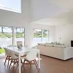 Aroeira W/ Pool Near Beach, By Timecooler Aroeira (Setubal)