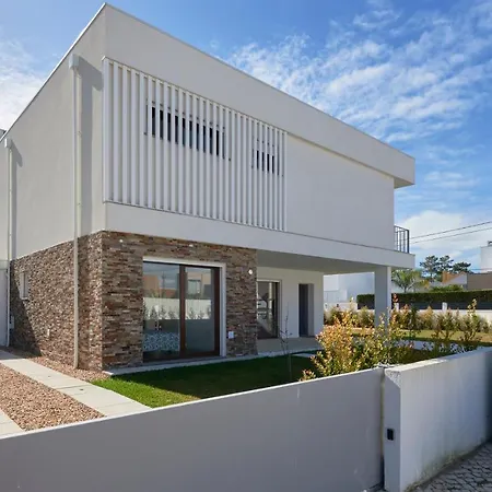 Aroeira W/ Pool Near Beach, By Timecooler Villa