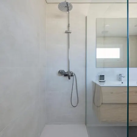 Aroeira W/ Pool Near Beach, By Timecooler Villa Aroeira (Setubal)